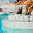 Swim-up bar Trona piele faux alb nautic și plexiglass Viadurini