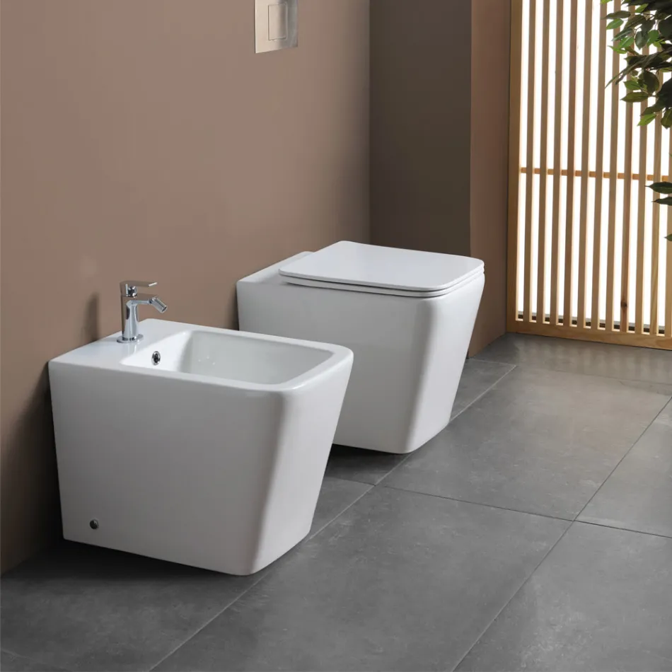 Bideu cu o singură gaură, montat pe podea, din ceramică albă, cu un design modern și elegant - Giunco Viadurini
