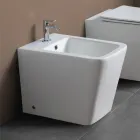 Bideu cu o singură gaură, montat pe podea, din ceramică albă, cu un design modern și elegant - Giunco Viadurini