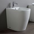 Bideu cu o singură gaură și scurgere deplasată din ceramică, cu design modern - Oleandro 
