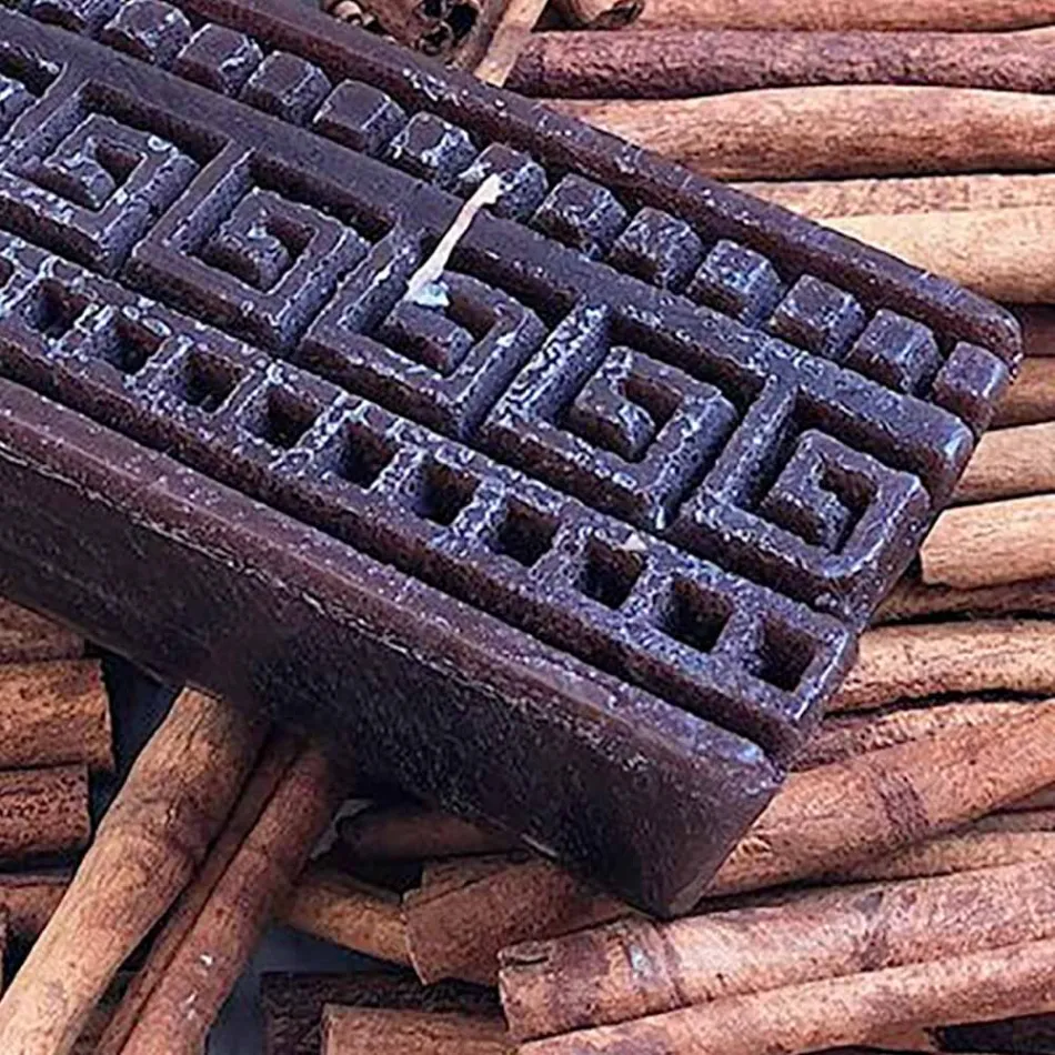 Lumanare artizanala cu parfum de scortisoara dreptunghiulara fabricata in Italia - Alissa Viadurini