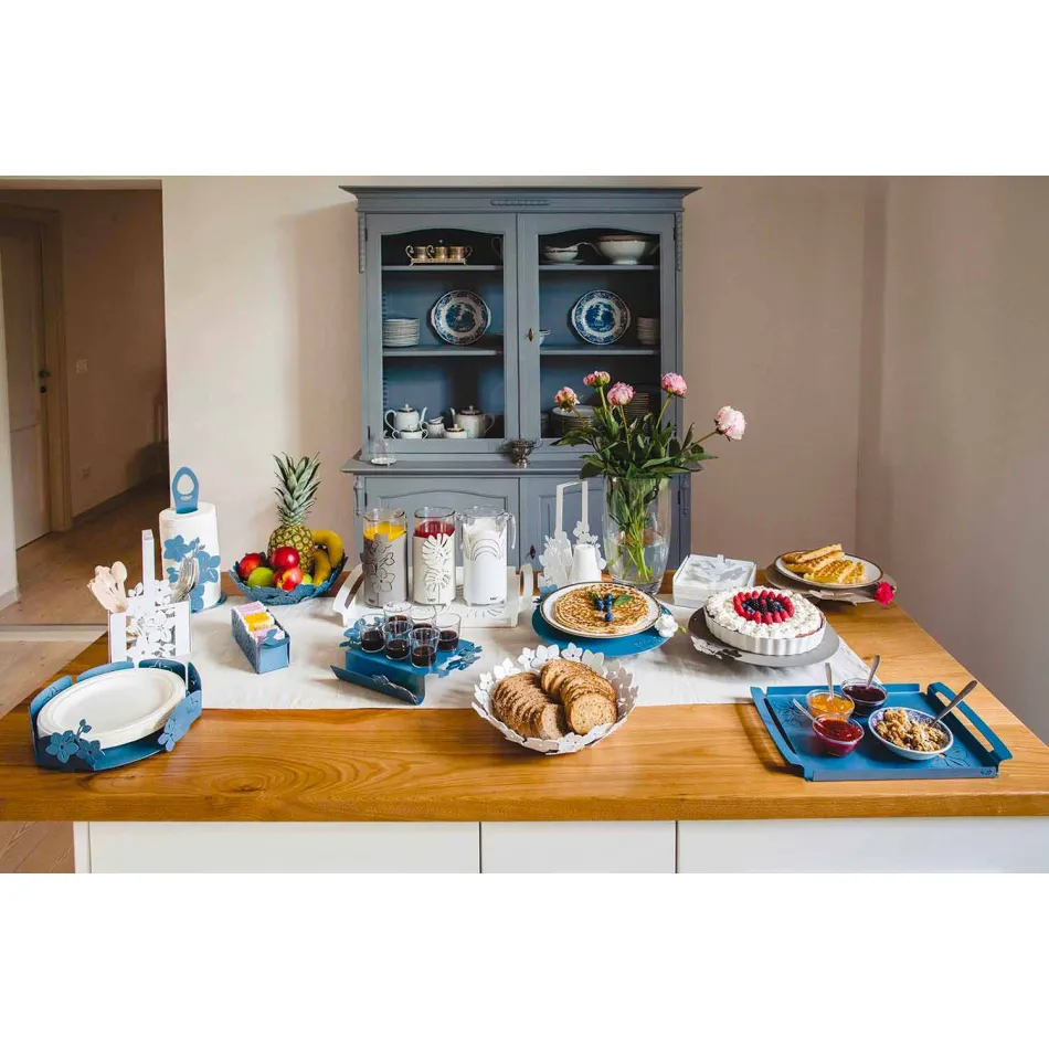 Piesa centrală cu flori în fier, alb sau albastru - Marken Viadurini