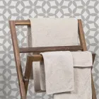 Compoziție 3 Mobilier de baie din lemn de tec și Hi Macs® - Talc Viadurini