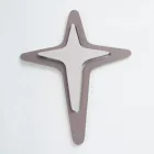 Crucifix în culoarea cacao și pietriș Realizat cu gravură laser Made in Italy - Diana Viadurini