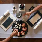 Două coafuri din marmură albă și gri cu plută fabricată în Italia - Jessa Viadurini