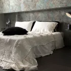 Fata de perna de pat dreptunghiulara in in alb sau negru cu nasturi si sireturi - Agora Viadurini