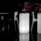 Jardinieră tip coloană din polietilenă iluminată în două culori, fabricată în Italia - Barbia Viadurini