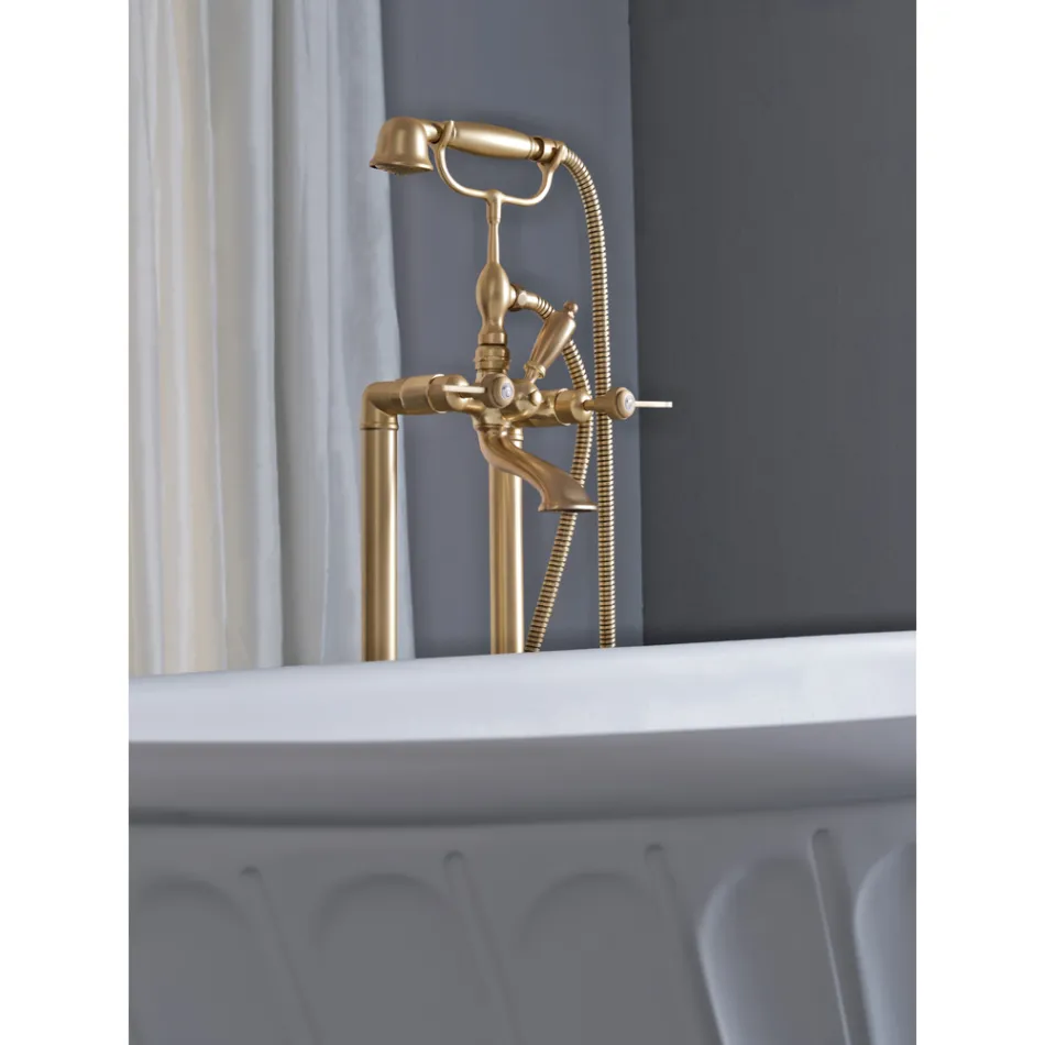 Unitate de cadă pe podea cu duș de mână și furtun flexibil Made in Italy - Milano Viadurini