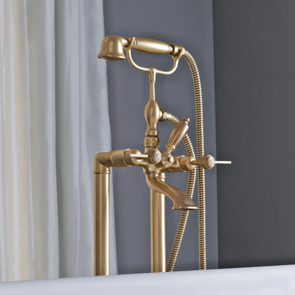 Unitate de cadă pe podea cu duș de mână și furtun flexibil Made in Italy - Milano Viadurini