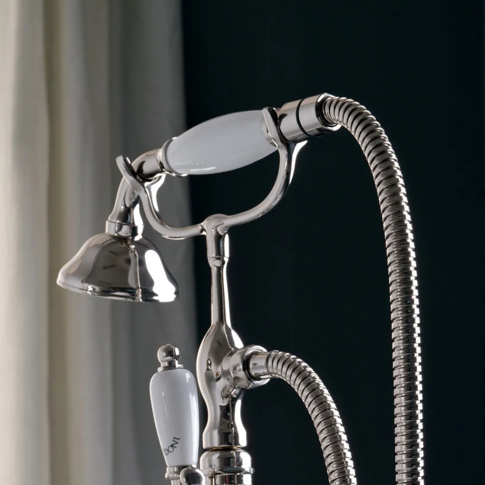 Cadă de baie pe podea cu suport pentru prosoape și duș manual Made in Italy - Torino Viadurini