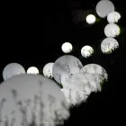 Sferă Globe / lampă de masă Slide Globo alb strălucitor realizat în Italia Viadurini