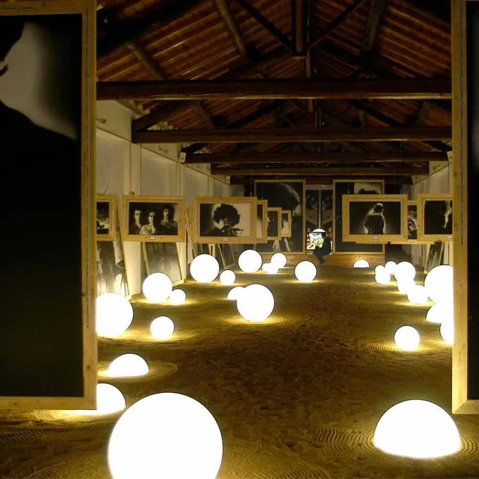 Sferă Globe / lampă de masă Slide Globo alb strălucitor realizat în Italia Viadurini