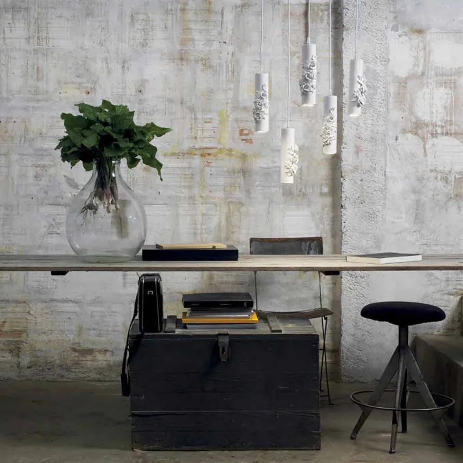 Lampă suspendată din ceramică albă mată cu flori decorative - Revoluție Viadurini