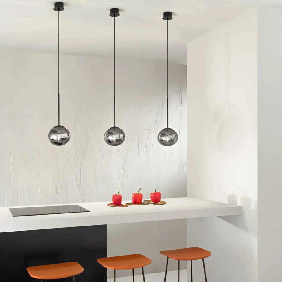 Lampă cu suspendare din metal vopsit și sticlă suflată - Ailanto Viadurini