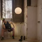 Lampă suspendată din sticlă satinată albă în 2 dimensiuni de design - Morse Viadurini