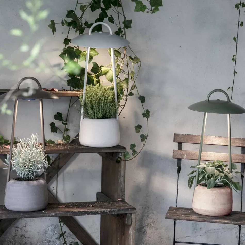 Lampa de exterior cu jardiniera din argila, aluminiu si alama - Cappello Viadurini