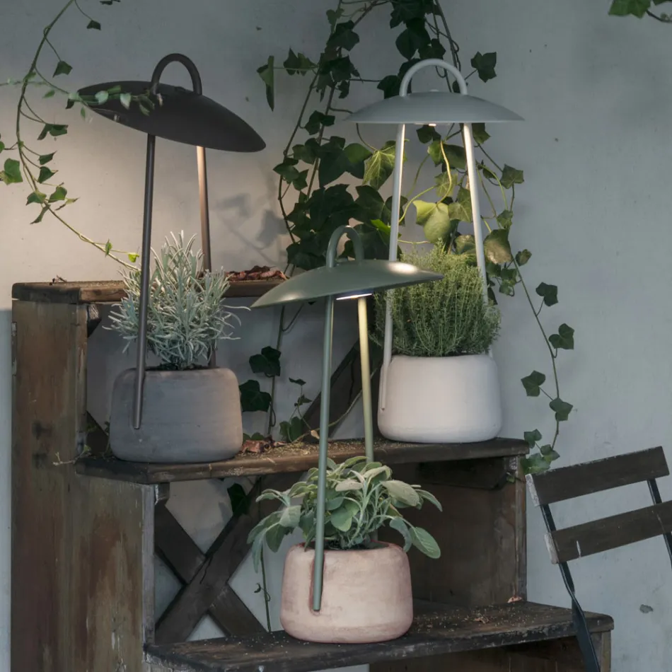 Lampa de exterior cu jardiniera din argila, aluminiu si alama - Cappello Viadurini