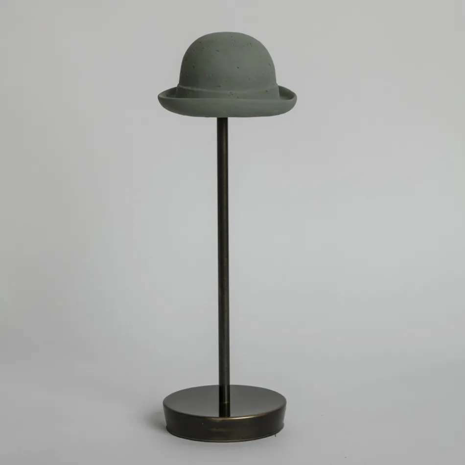 Lampă de masă reîncărcabilă și înclinabilă de la Magnet - Bombetta Viadurini