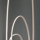 Lampă de podea de design în metal vopsit cu finisaj auriu cu LED - Simea Viadurini