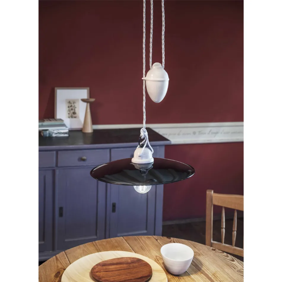 Lampa cu sus si coborasuri suspendata din ceramica alba si metal negru - putere Viadurini