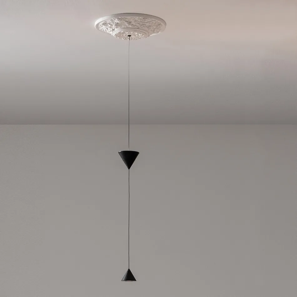 Lampa suspendata de design din ipsos alb si aluminiu negru 2 conuri - Tesera Viadurini