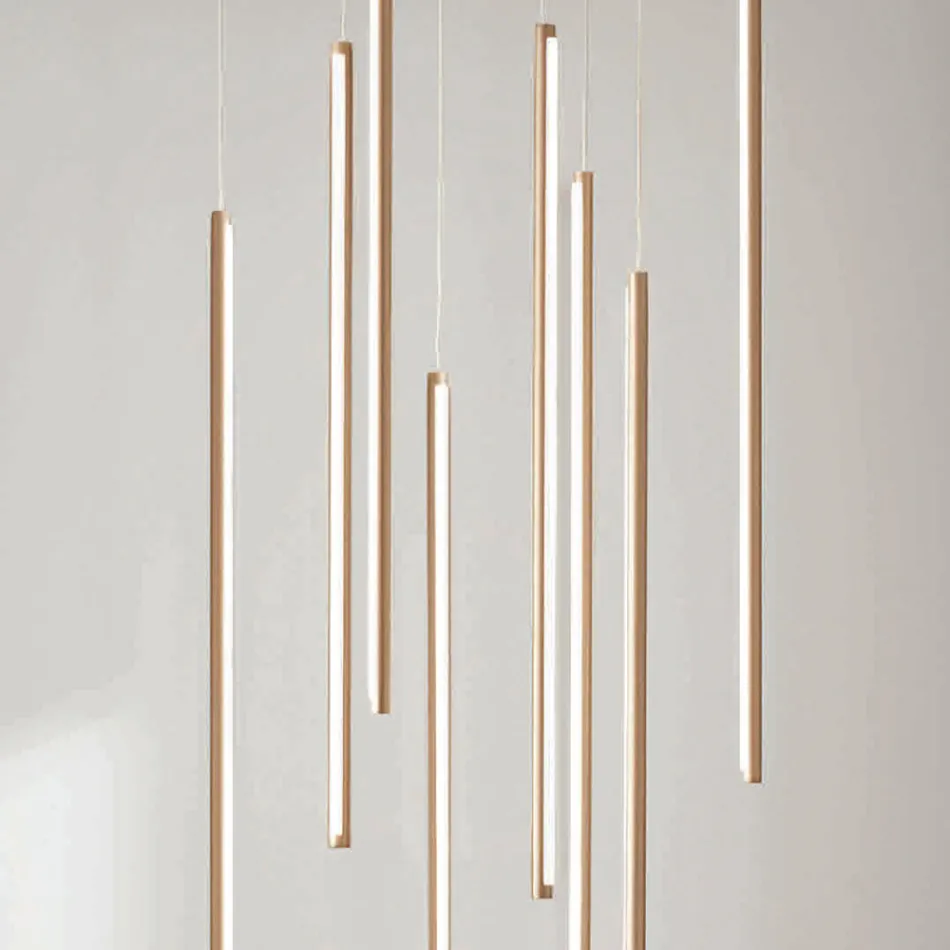 Candelabru cu 8 lumini LED din metal vopsit auriu si cabluri reglabile - portocaliu Viadurini