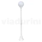 Lampa stradala inaltime de 172 cm din acril alb si aluminiu fabricata in Italia - Trovabianco Viadurini