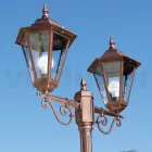 Lampa de gradina inaltime de 221 cm din sticla si 5 finisaje aluminiu - Pinako Viadurini