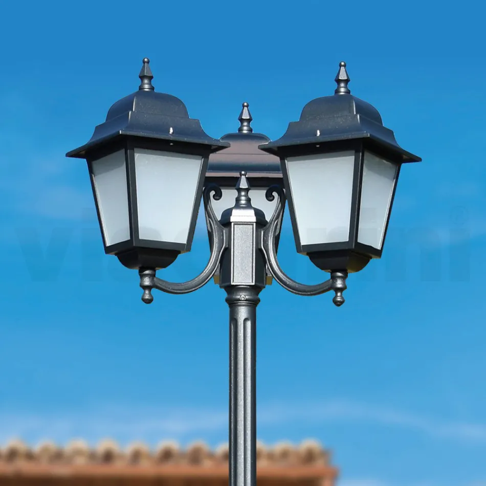 Lampa stradala inaltime de 238 cm din sticla antracit si aluminiu Made in Italy - Scintilla Viadurini