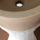 Coloană albă în piatră naturală Iris, piesă unică Viadurini