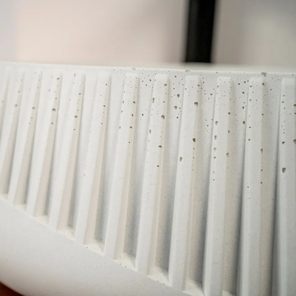 Lavoar rotund pe blat din ciment si rasina - Ibisco Viadurini