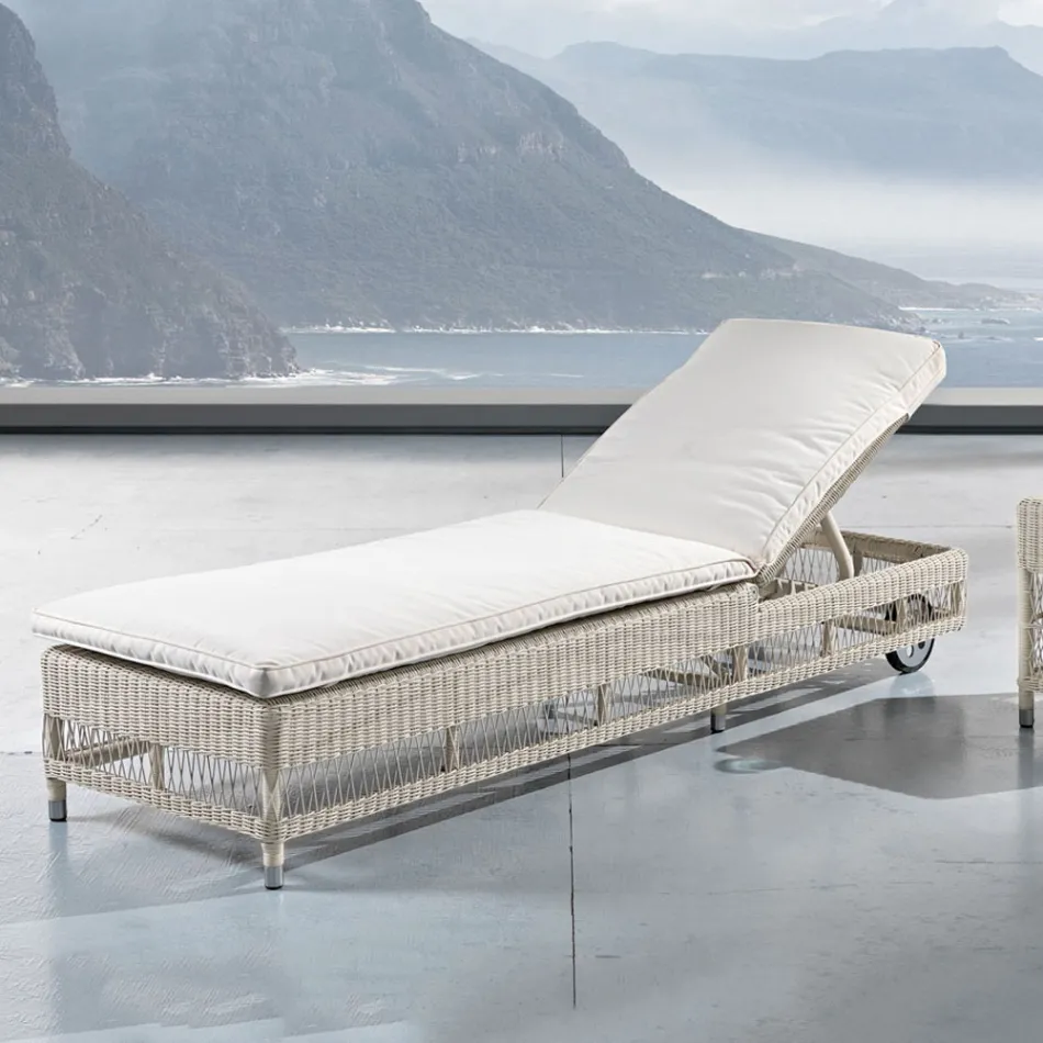 Șezlong de exterior cu roți din Polyrattan țesut manual - Gigi Viadurini