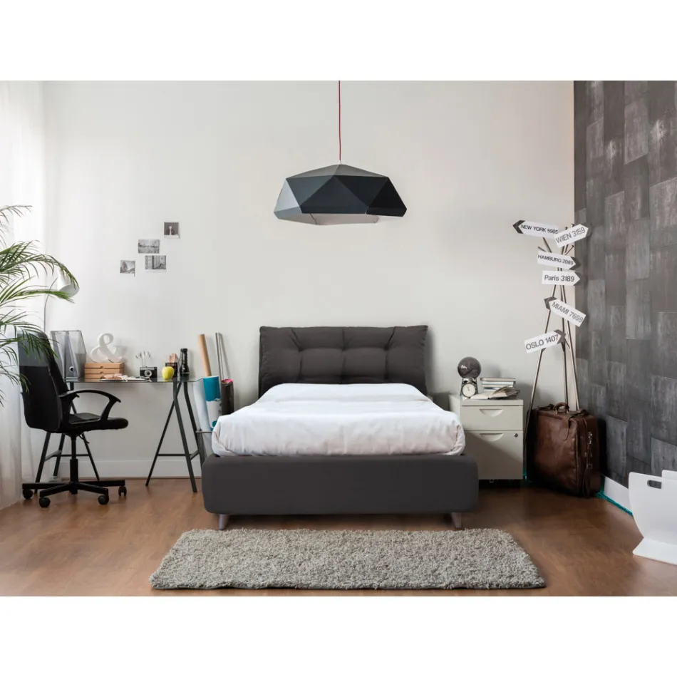 Pat de dimensiuni mari cu tăblie captusă și picioare Made in Italy - Aaron Viadurini