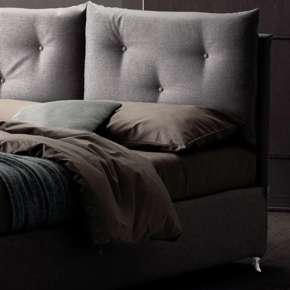 Pat dublu 160x190 cu nasturi decorativi in perne - Raze Viadurini