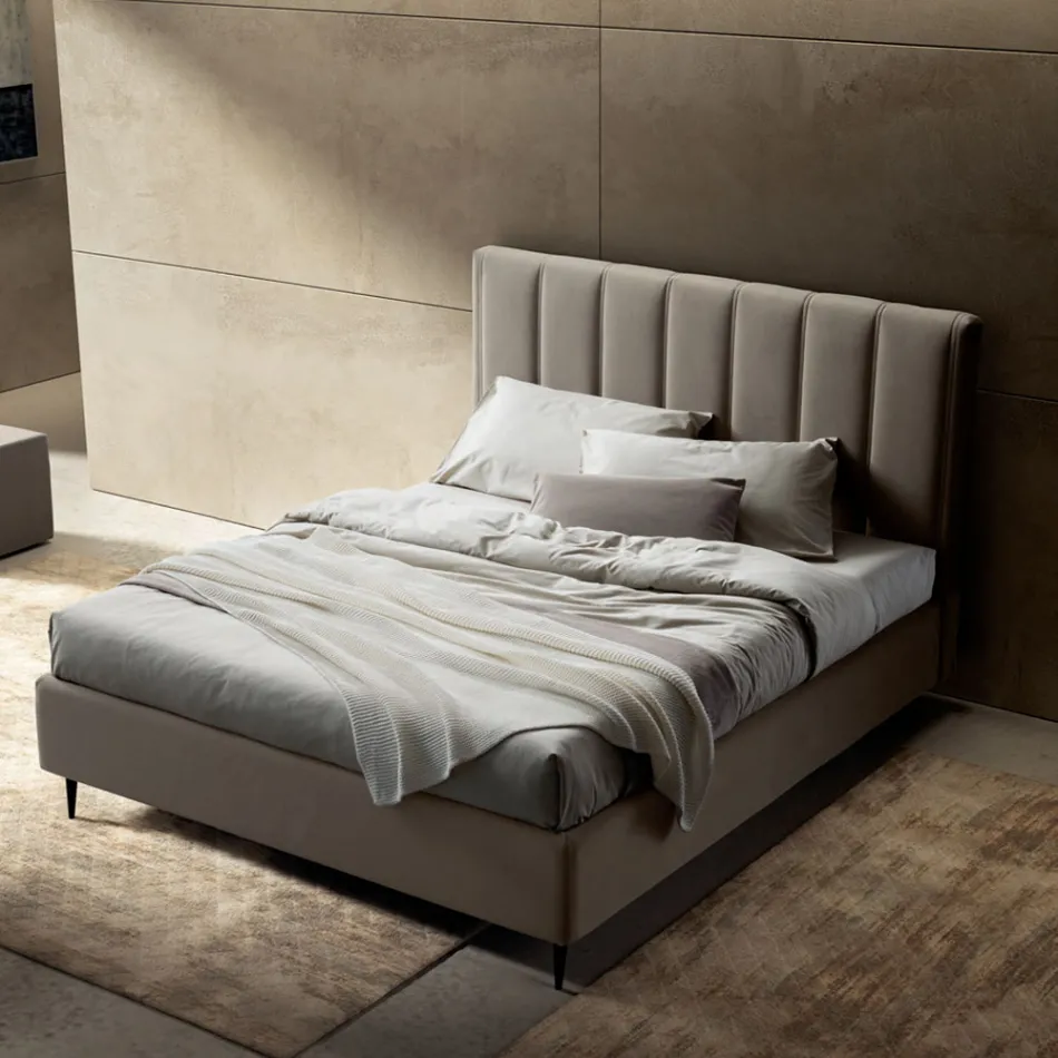 Pat dublu 160x190 cu matlasare cu benzi verticale late - Magan Viadurini