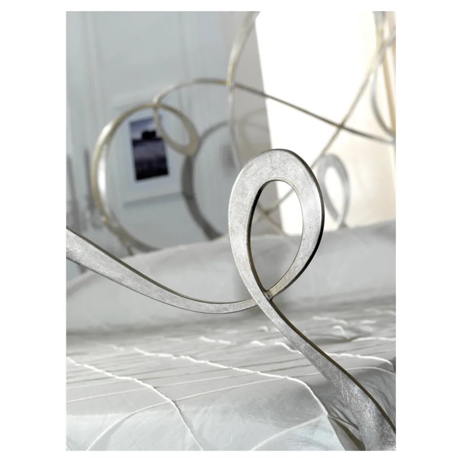 Pat dublu cu tăblie, saltea și 2 noptiere asortate - Nebbia Viadurini