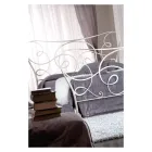 Pat dublu cu tăblie, saltea, perne și 2 noptiere - Lampo Viadurini