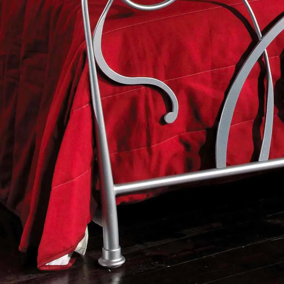 Pat dublu în ambarcațiunile de fier cu picioare conice Zoe Viadurini