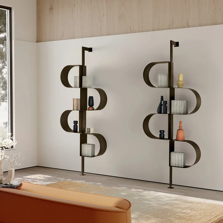 Bibliotecă verticală Fatima din metal vopsit cu picioare reglabile Viadurini