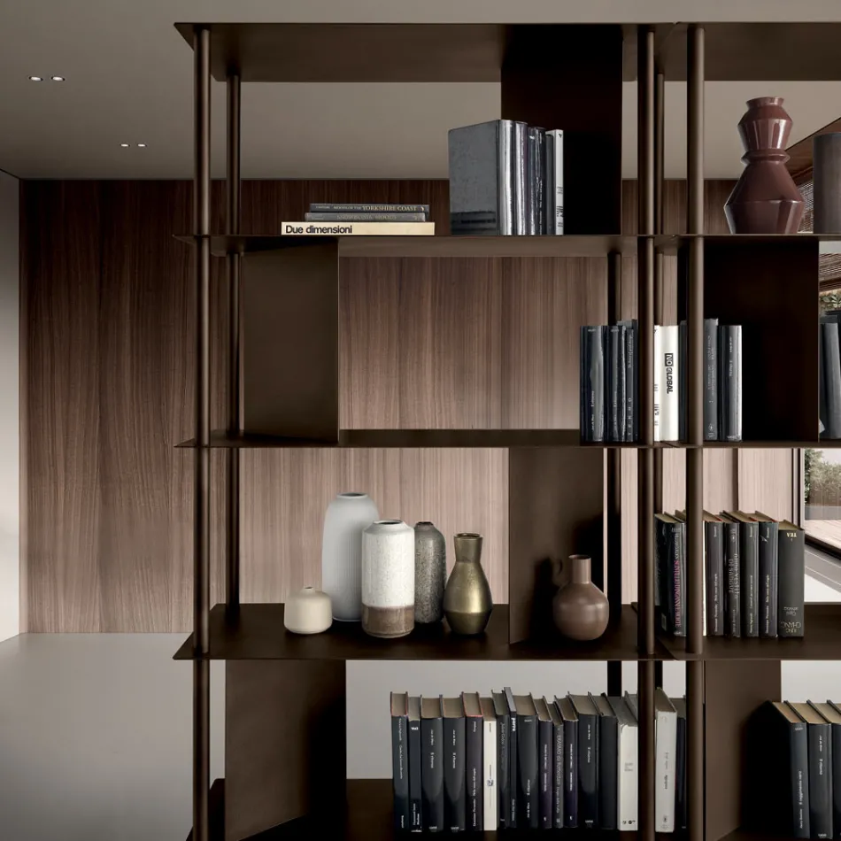 Bibliotecă verticală Filiberta din metal vopsit, fabricată în Italia Viadurini
