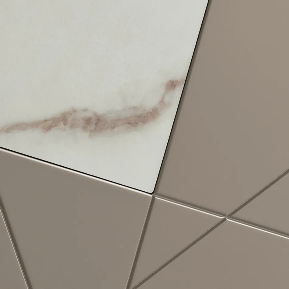 Bufet cu 4 uși din MDF lăcuit cu inserții din sticlă cu efect pantograf și marmură - Danila Viadurini