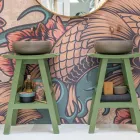 Dulap de baie de sine stătător cu finisaj din lemn de tec și poliță mare verde - Raomi Viadurini