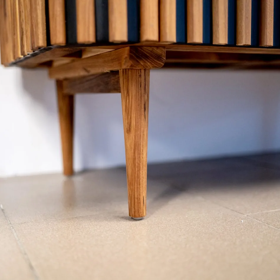 Dulap de baie din lemn masiv de tec și mahon realizat manual - Heliconia Viadurini