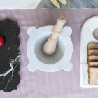 Mortar în marmură albă de Carrara cu Stâlp din lemn Fabricat în Italia - Winda Viadurini