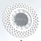 Ceas de perete din lemn alb, design floral și modern - Gerbera Viadurini