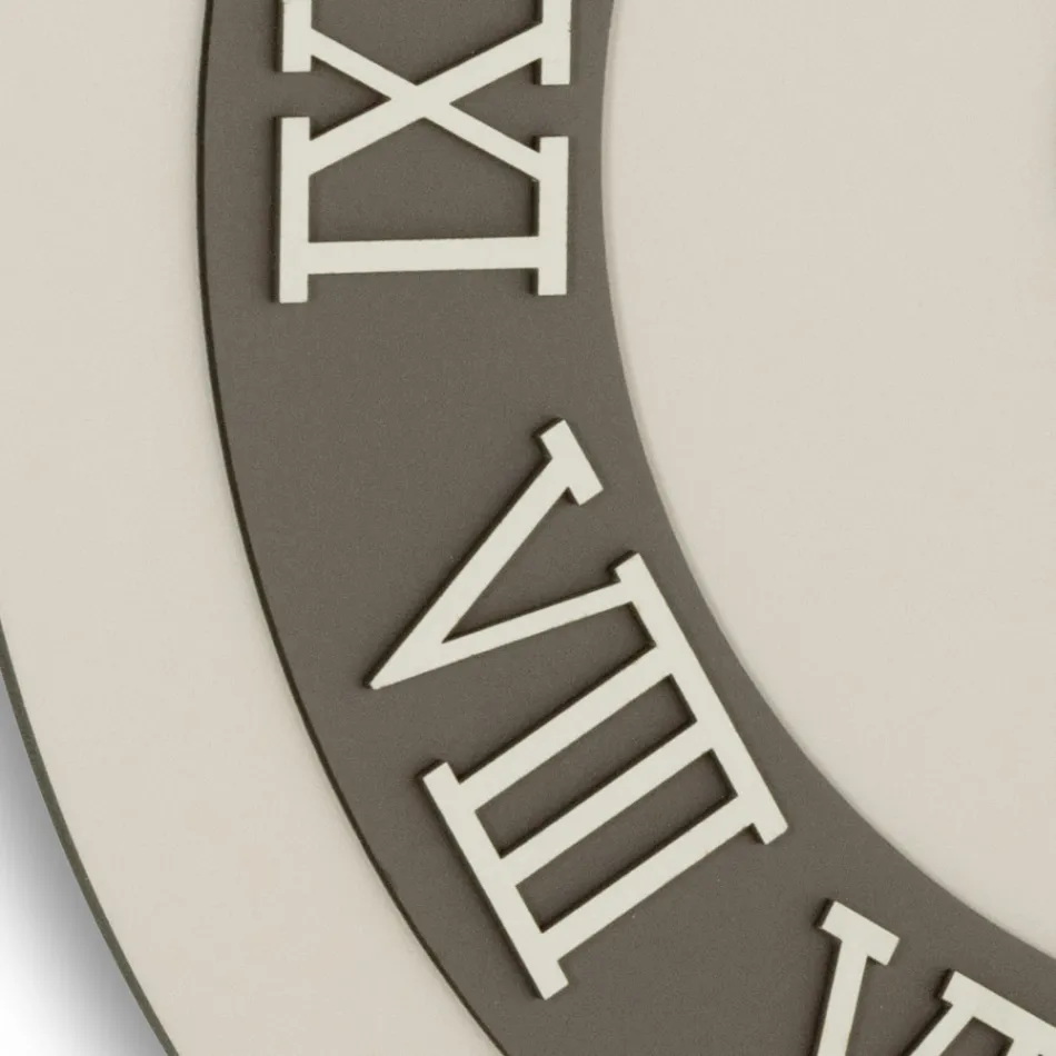 Ceas de perete din MDF și cifre romane în relief de in - Chronoform Viadurini