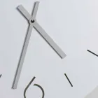 Ceas de perete alb cu design clasic în lemn rotund - Septimius Viadurini