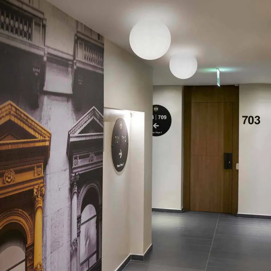 Slide Globo (Wall) lumina plafonului sferic din polietilenă fabricate în Italia Viadurini