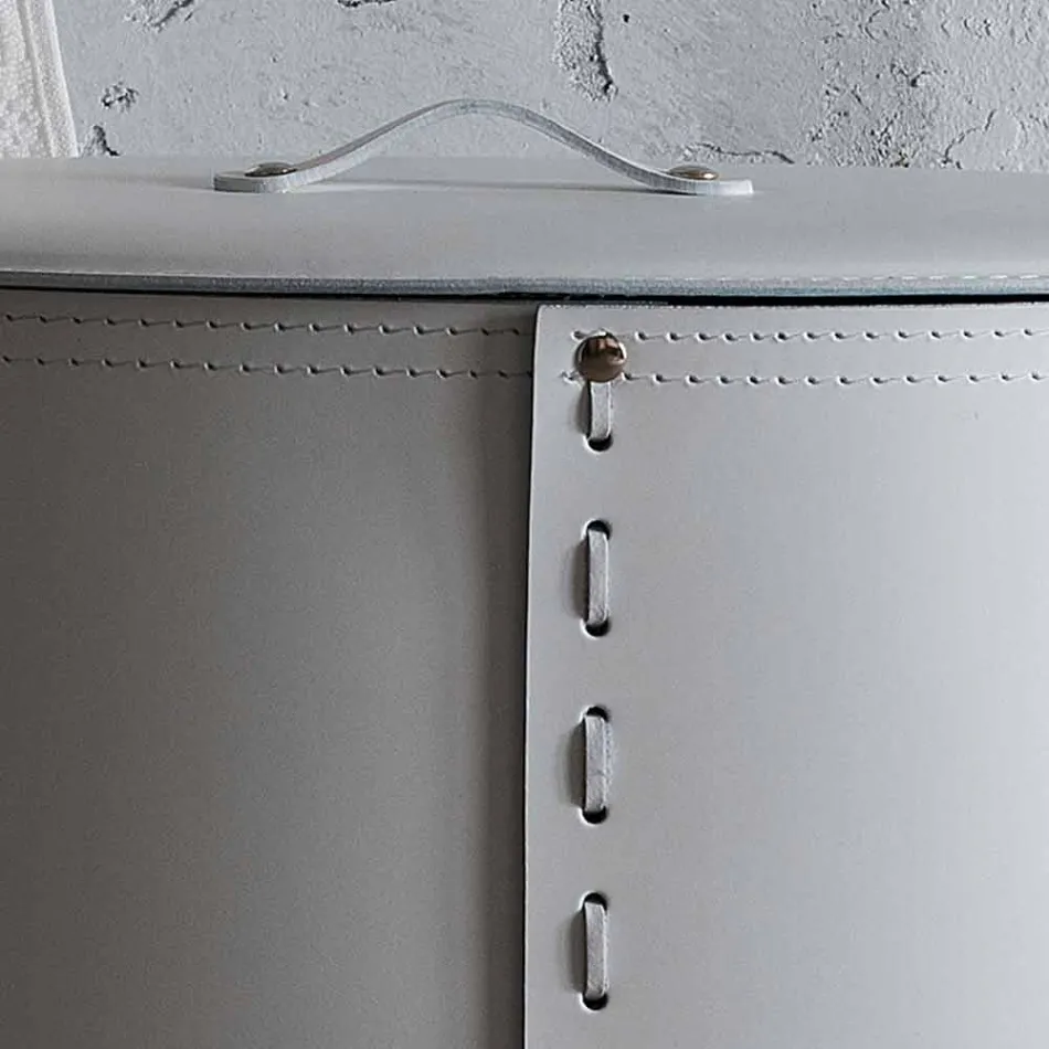 Coș de rufe ovală din piele regenerată Riky fabricată în Italia Viadurini