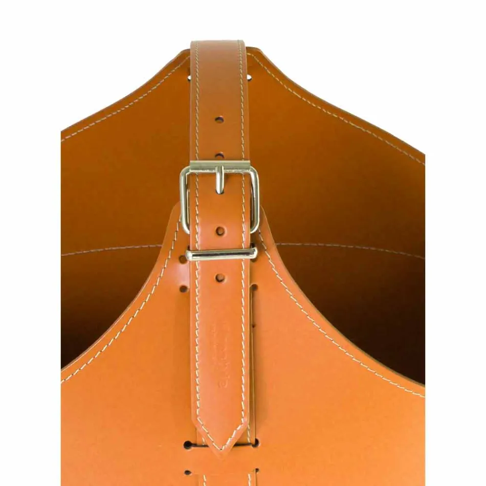 Portalegna din interior cu roată într-o piele regenerată modernă Fabia Viadurini